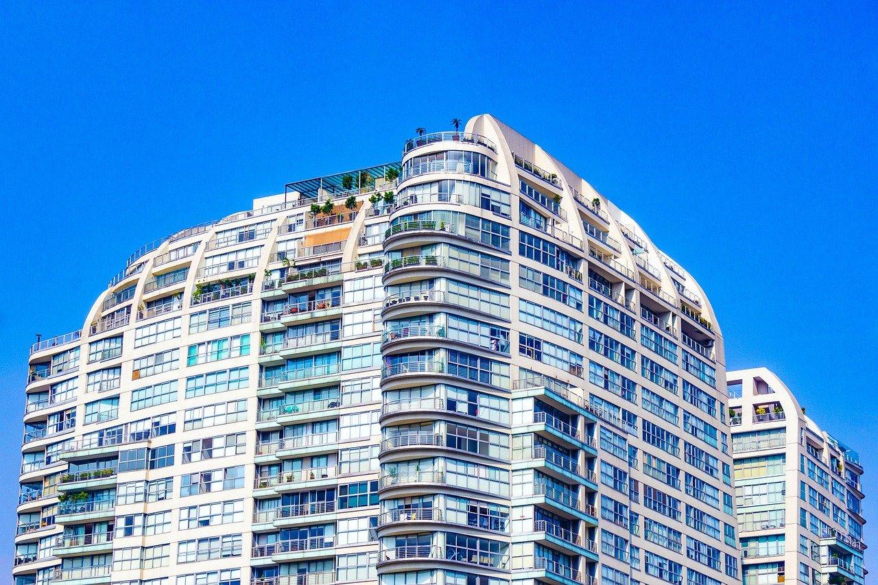 2. 繁华商圈豪宅