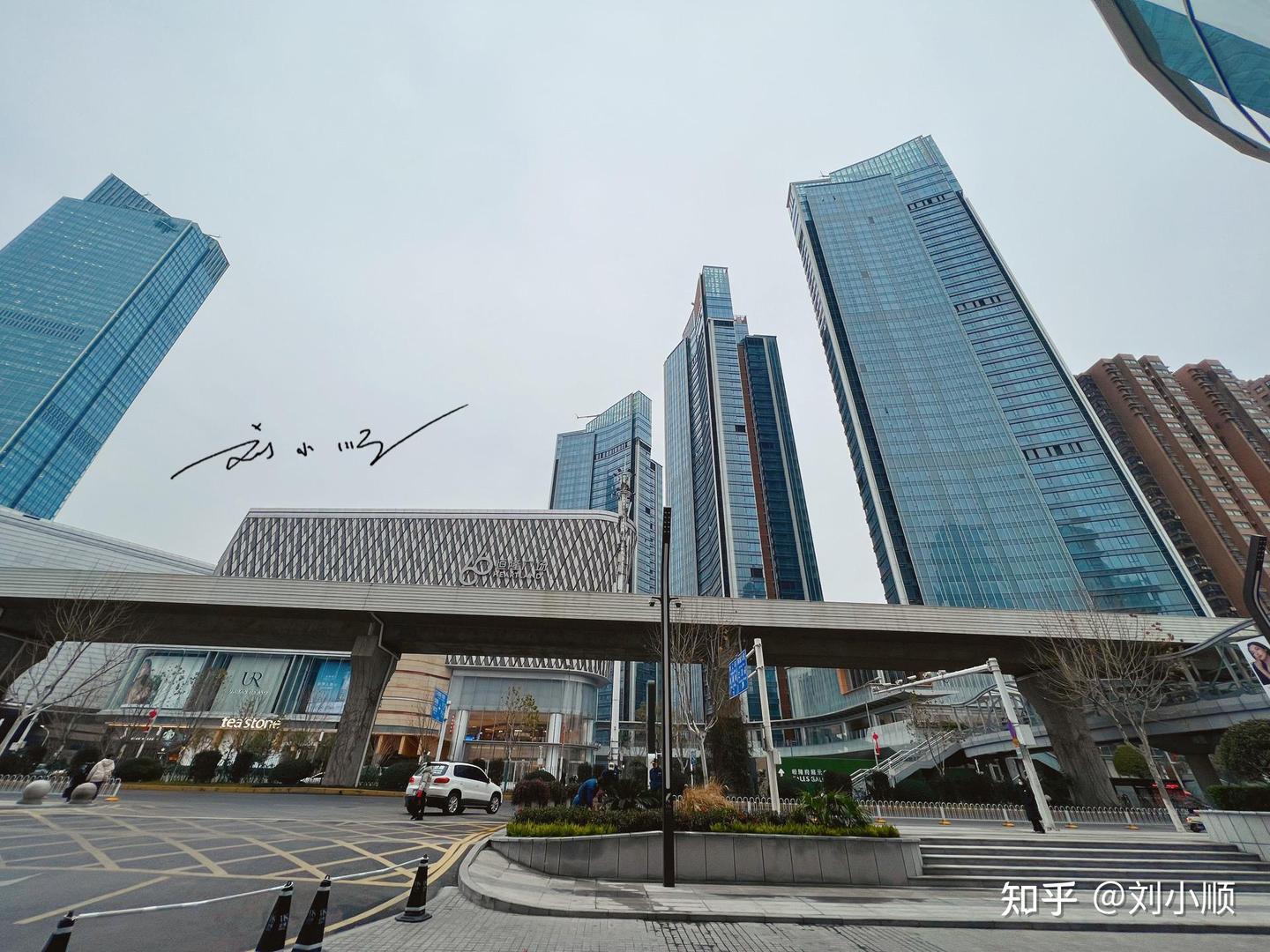 实拍“武汉恒隆广场”,就在著名的武广对面,竟然比武广还高档? - 知乎