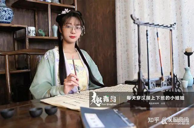 清丽婉约,英姿飒爽,一个每天穿汉服上下班的小姐姐!