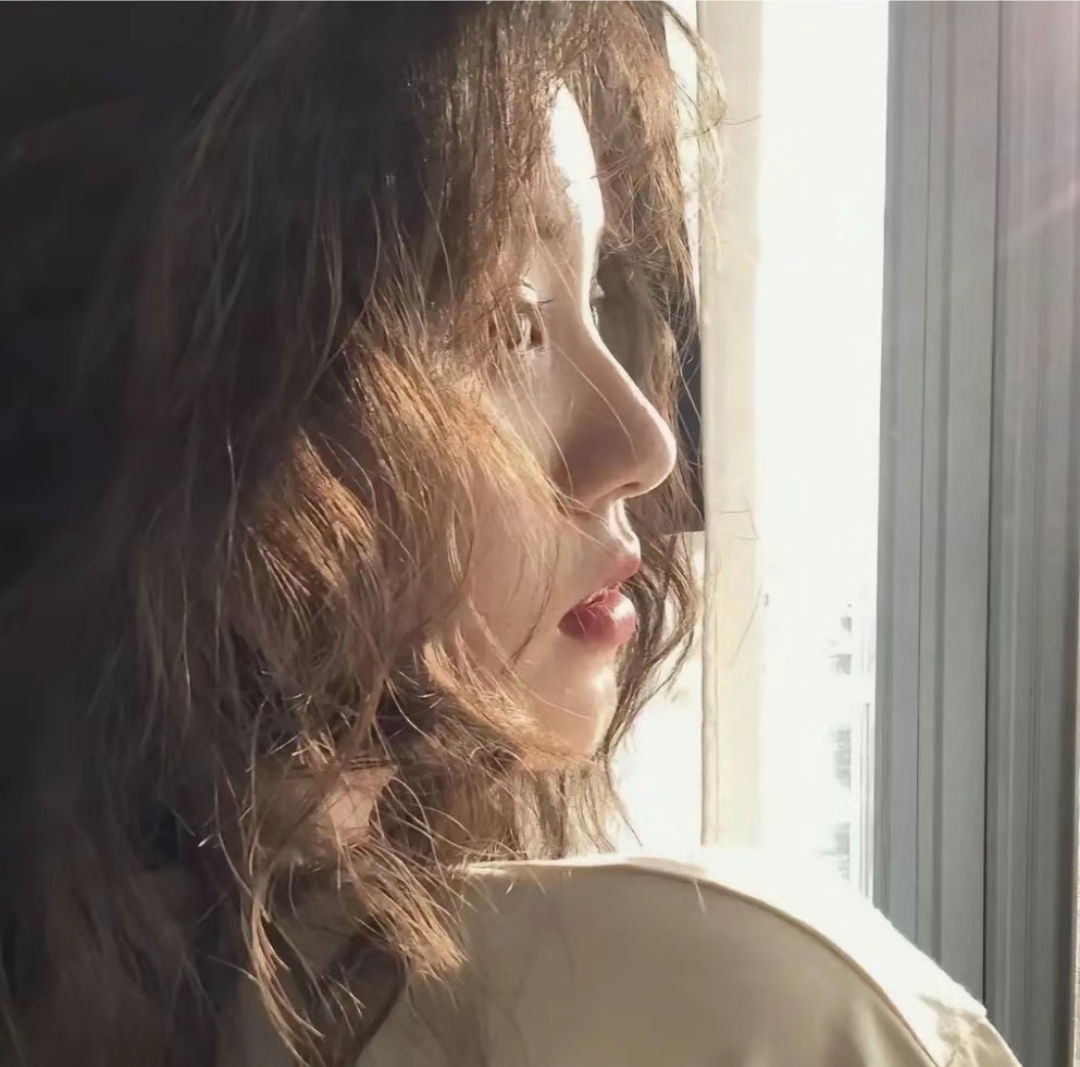 高级感微信女生小众头像