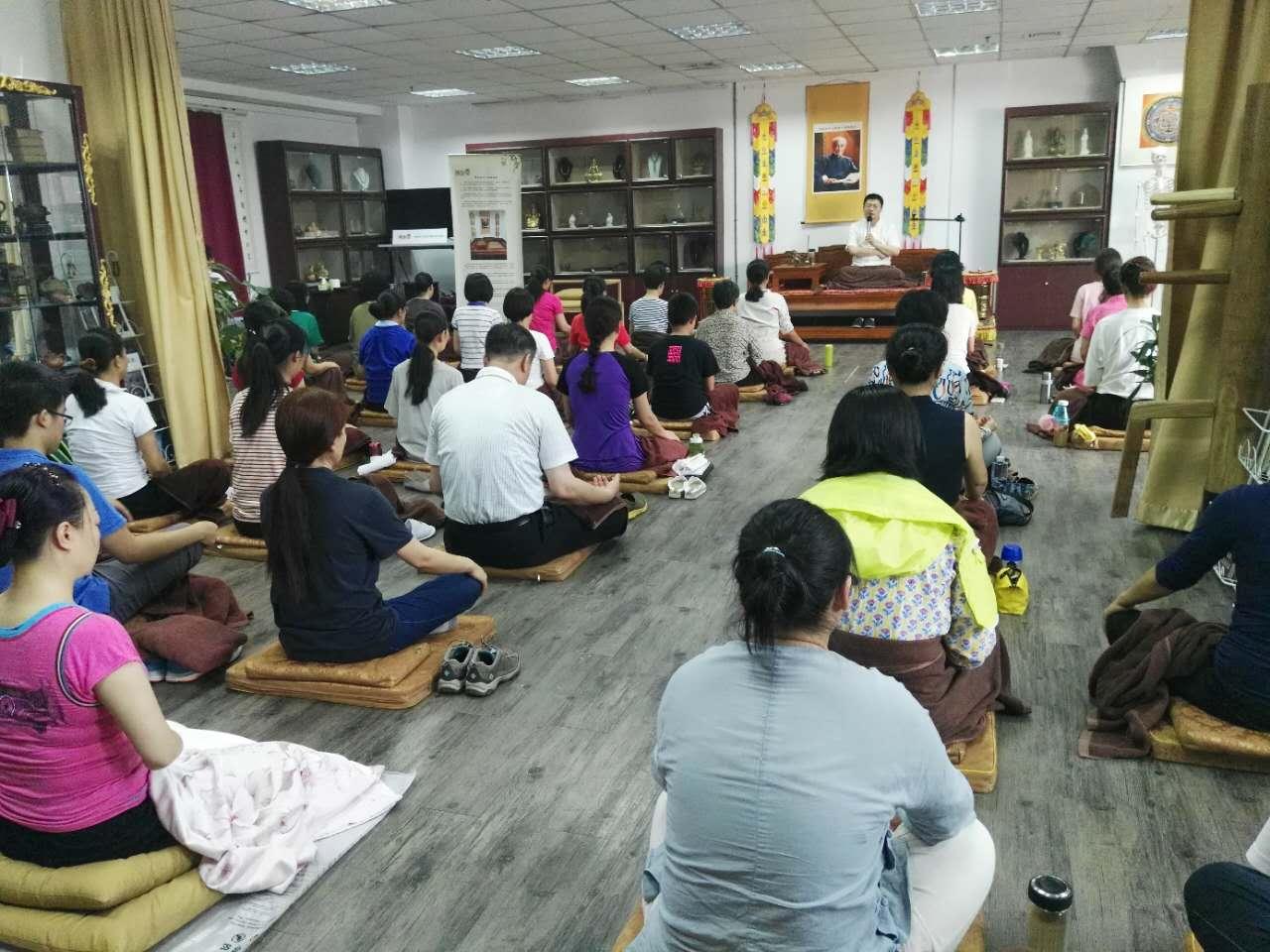 第一,"佛医堂"并非为某个私有企业或个人所创办的