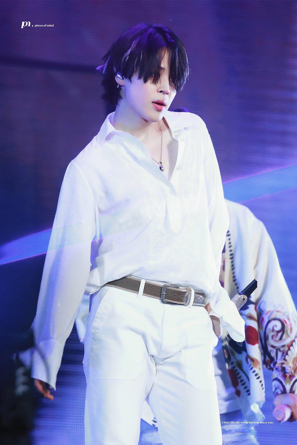 请问有朴智旻近期黑发白发挑染的图吗