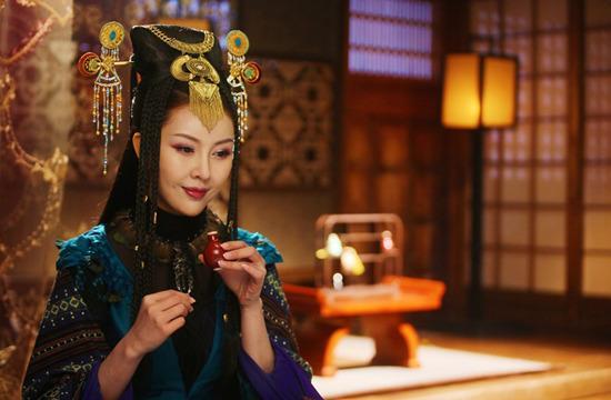 刘思言艳骨惊艳登场颠覆形象演绎腹黑反派