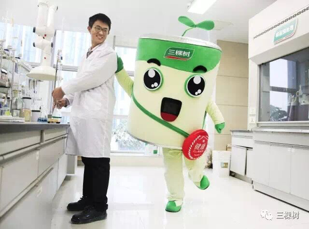 三棵树卡通形象和卡通形象命名借助人类原生联想,卡通形象采用"油漆桶