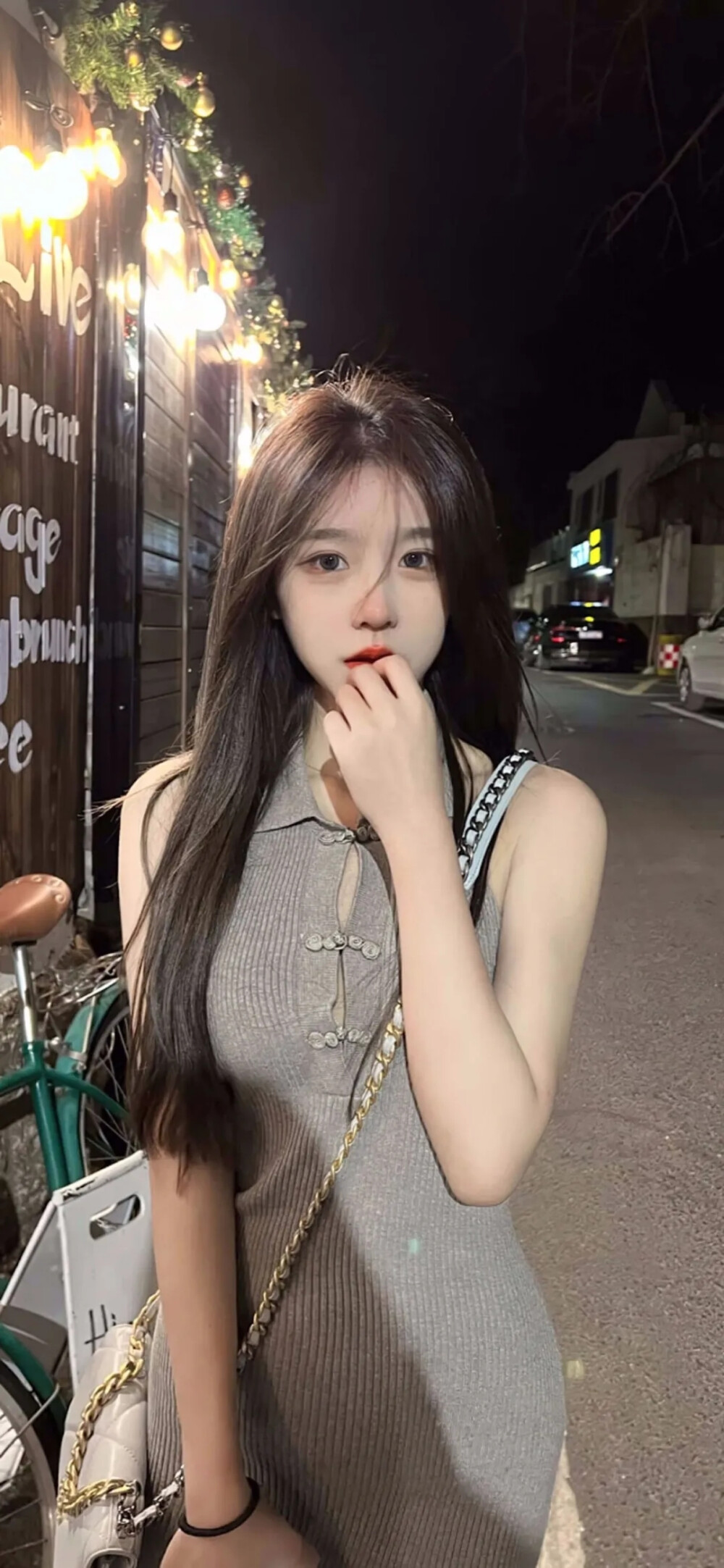 求求女人味十足的美女全面屏手机壁纸?