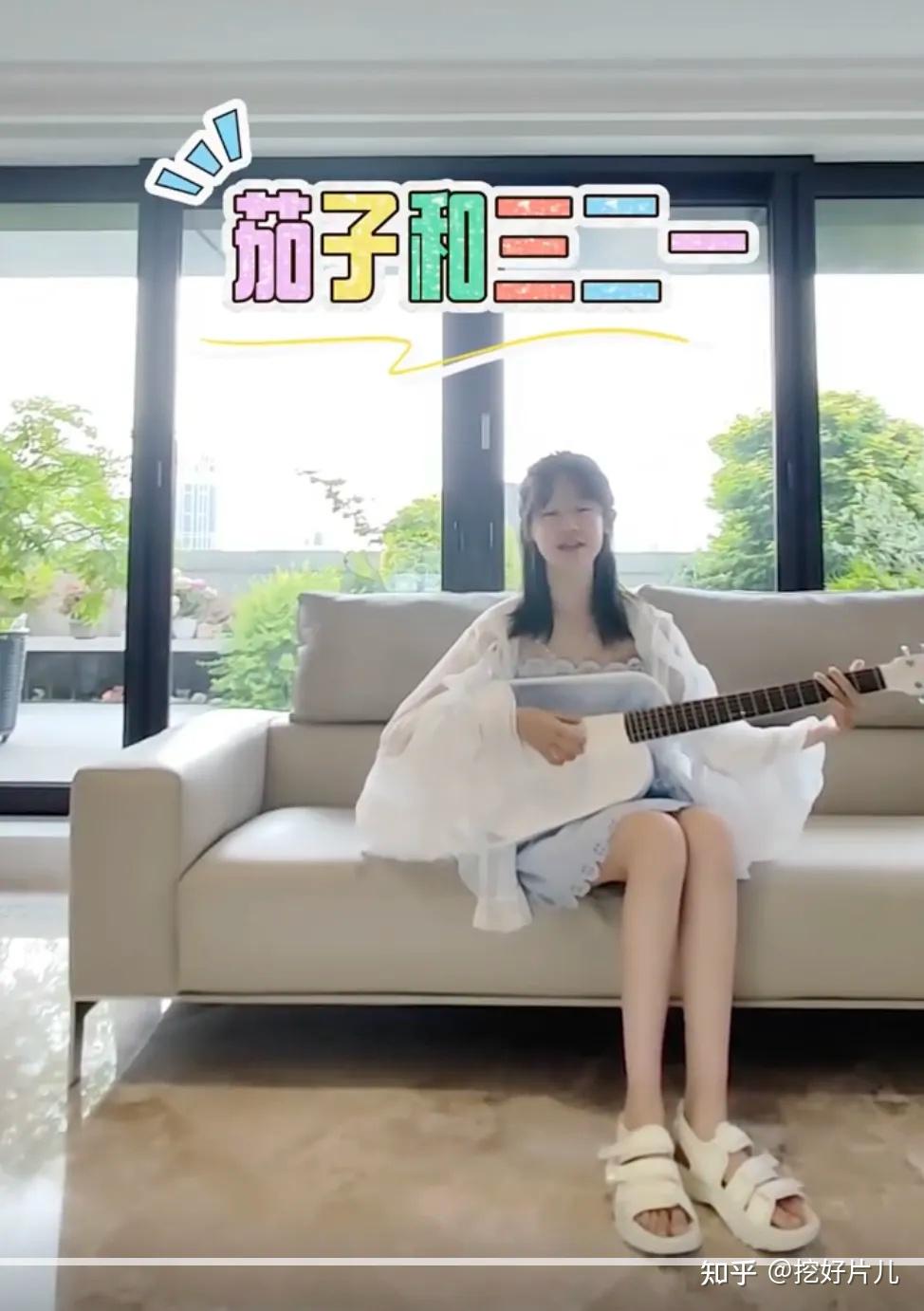 陆毅15岁女儿初中毕业:一双「漫画腿」抢眼,一家四口全是高颜值