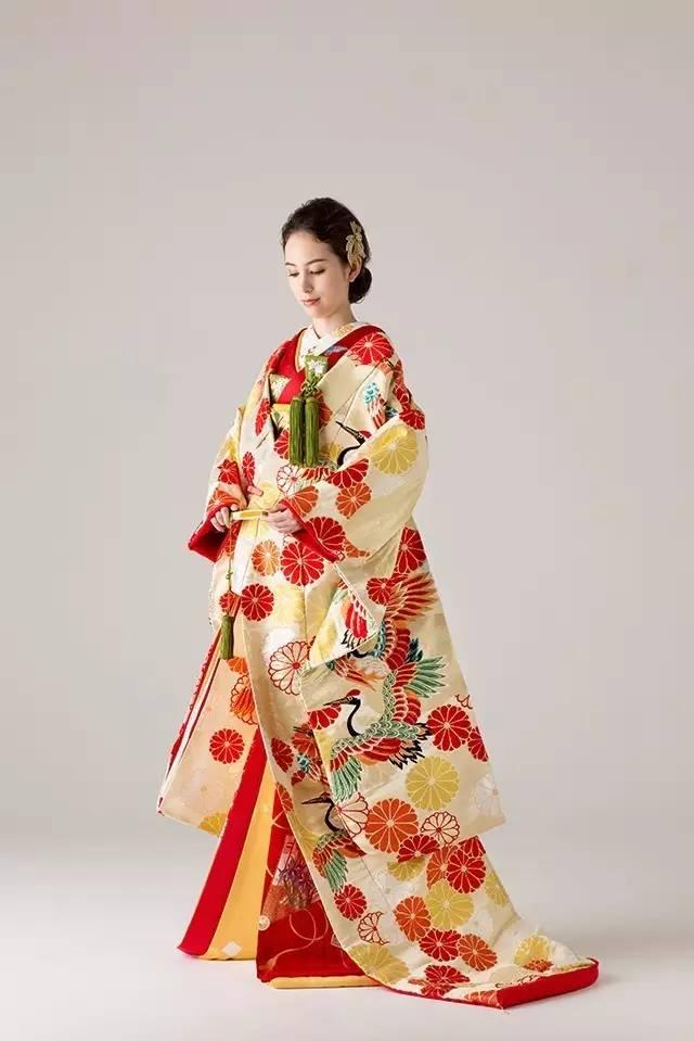 为什么日本人可大方穿和服,中国人穿汉服就会