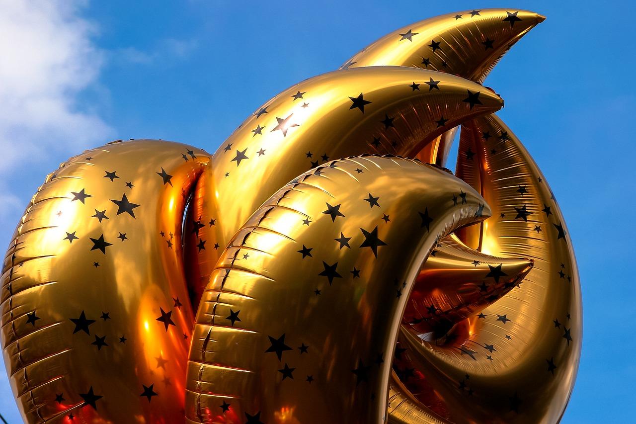 3. 气球悬挂技巧