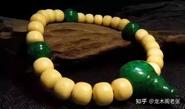 小小一块便价值练成,而这种名贵的香料,就是由抹香鲸分泌而来的