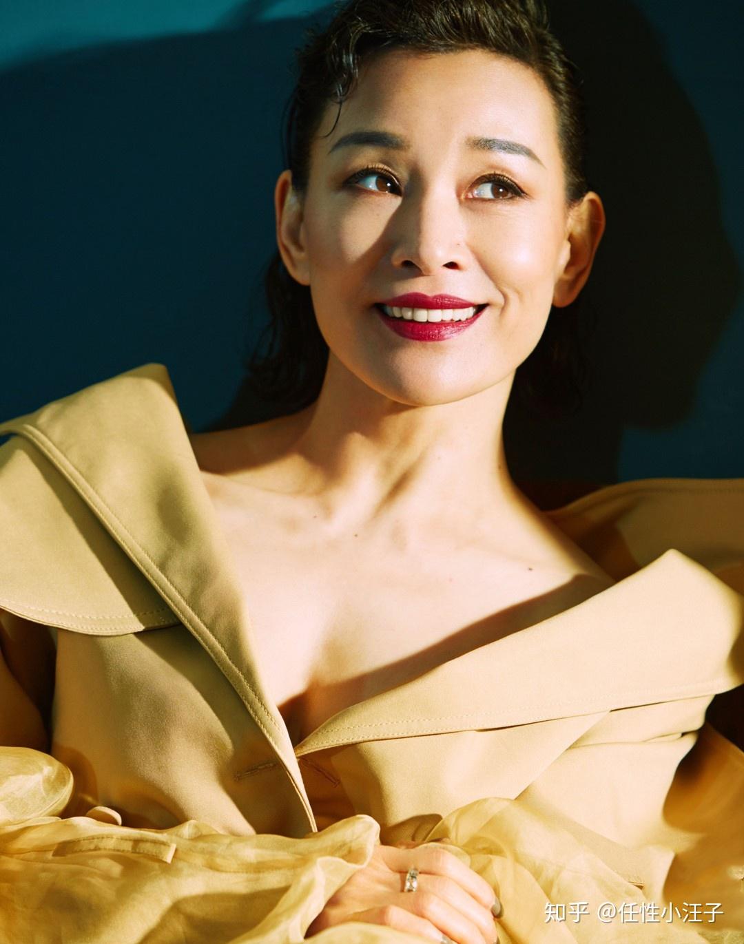 1961年出生的陈冲也是冻龄女神,将近60岁了,仍然对生活充满热情,不惧