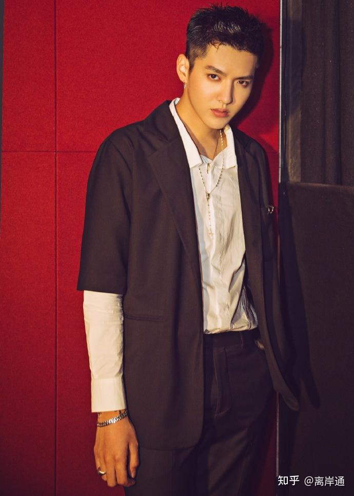 吴亦凡犯强奸聚众淫乱二审开庭,偷逃税被罚6亿的背后究竟是什么?