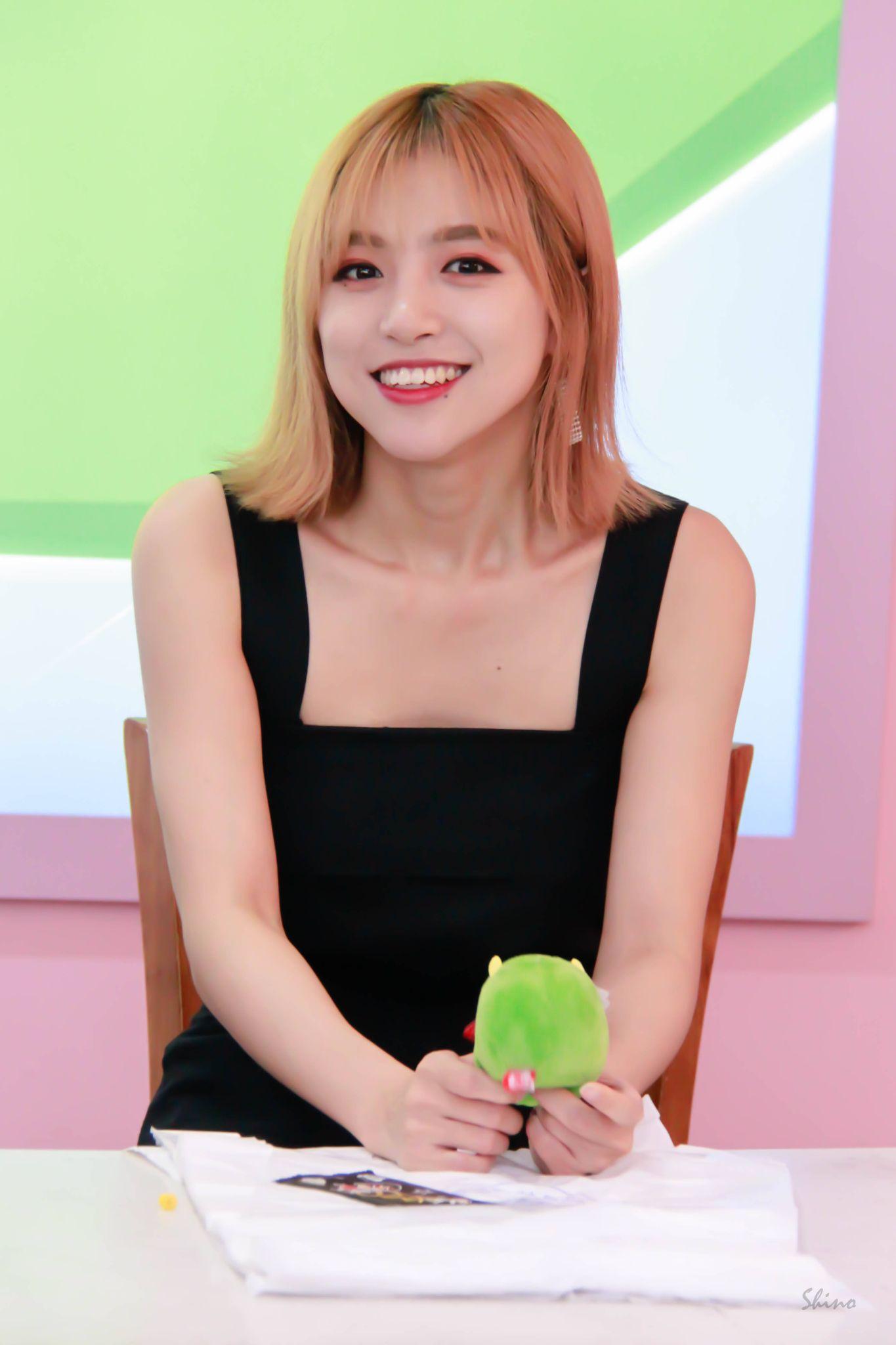 如何评价snh48孔肖吟的颜