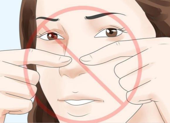 脸上一长痘痘可能就会想去挤痘痘,或者用手摸一摸.