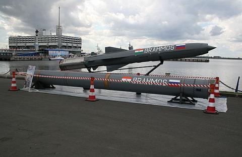 鹰击18反舰导弹能否超越布拉莫斯?