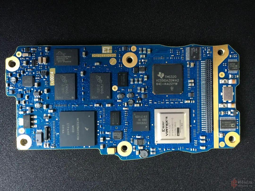 拆了一个美军电台AN/PRC152，怪不得美军经常到处找手台电池！ - 知乎