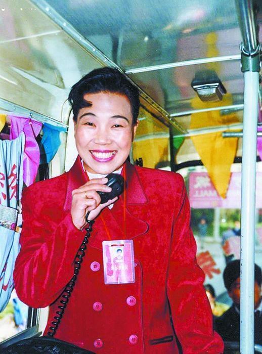 "双百"先进典型事迹 | 李素丽:立足岗位作奉献 一片真情为他人