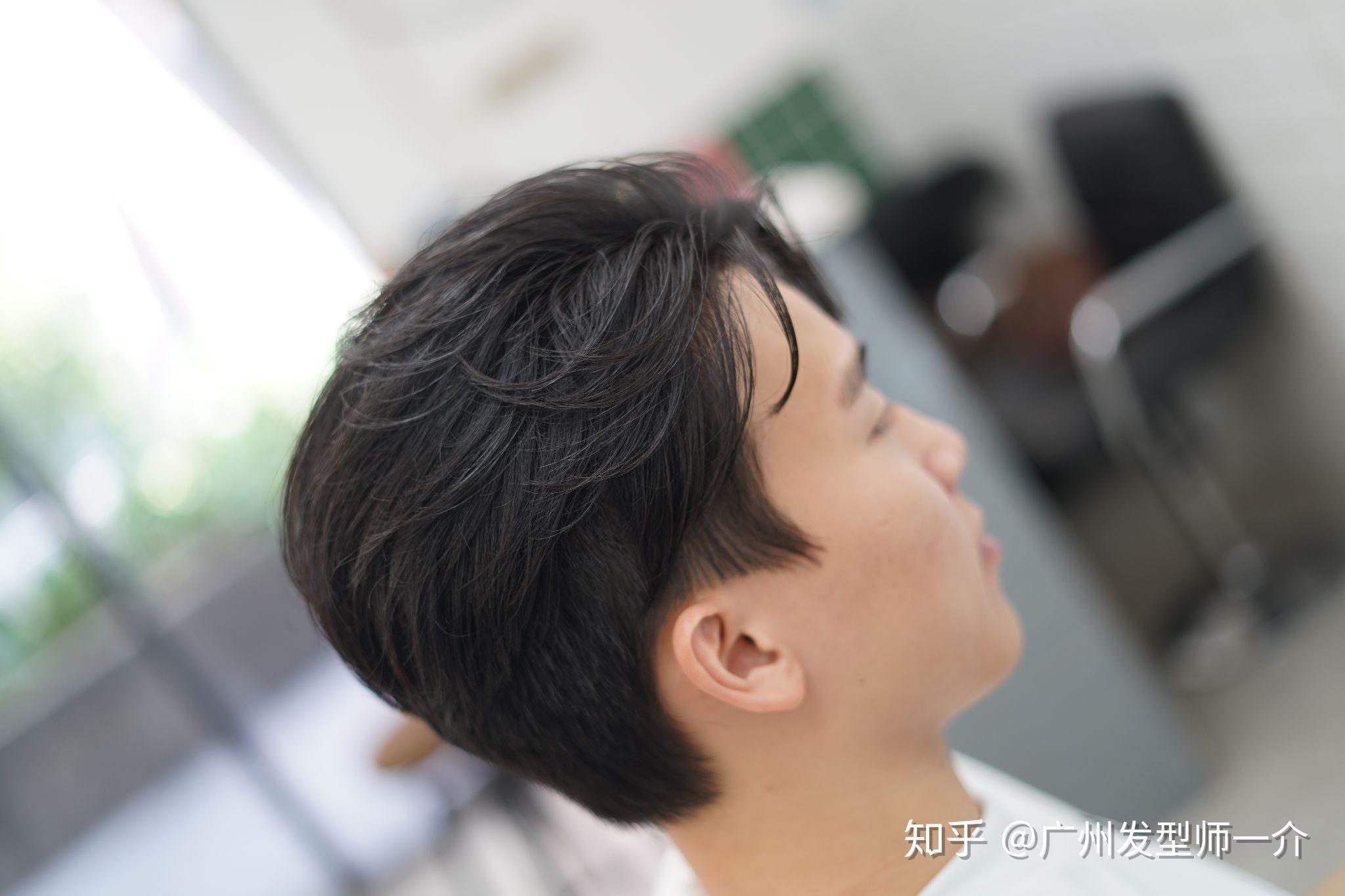 男生头顶比较尖适合什么样的发型呢