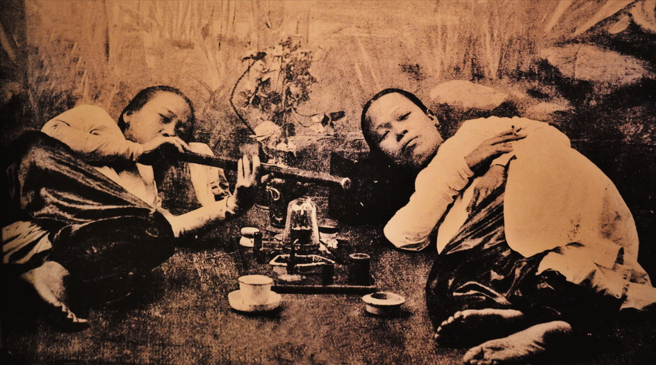 晚清鸦片馆的真实场景:男子骨瘦如柴,女子媚态百出,任人摆布 - 知乎