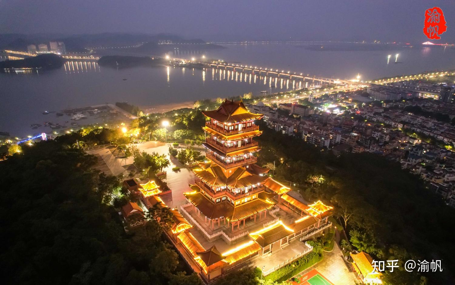 从北仑河口出来,我们来到东兴市江平镇的京岛风景区,这里西南面与越南