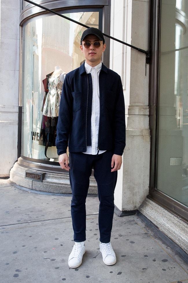 我买了白鞋黑色牛仔裤上身应该搭配什么衣服什么颜色