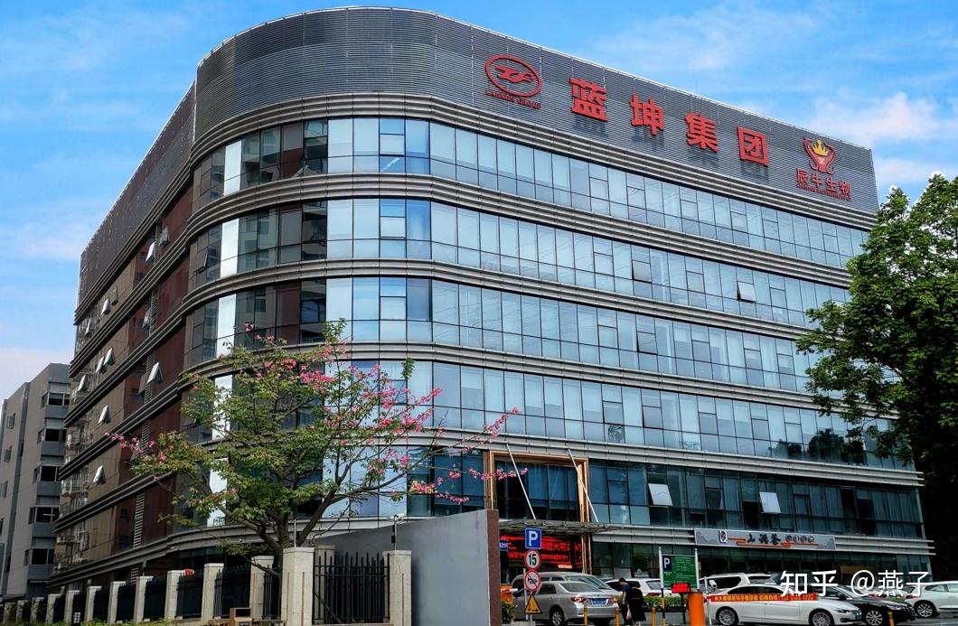 2008年,深圳市蓝坤集团董事长蓝洪剑先生积极参与西部大开发和精准