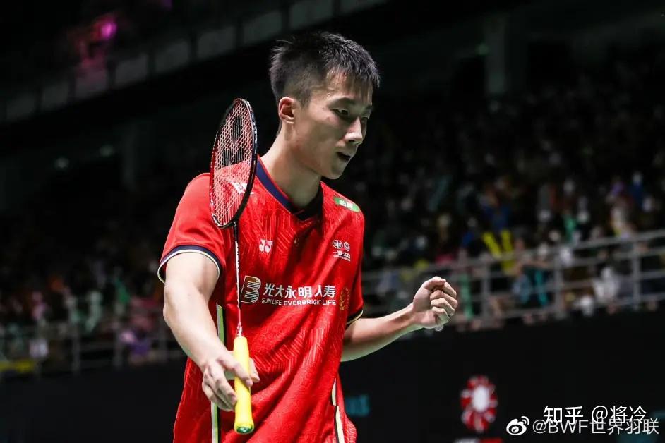 2022年丹麦羽毛球公开赛男单决赛,石宇奇2:1战胜李梓嘉,如何评价这场