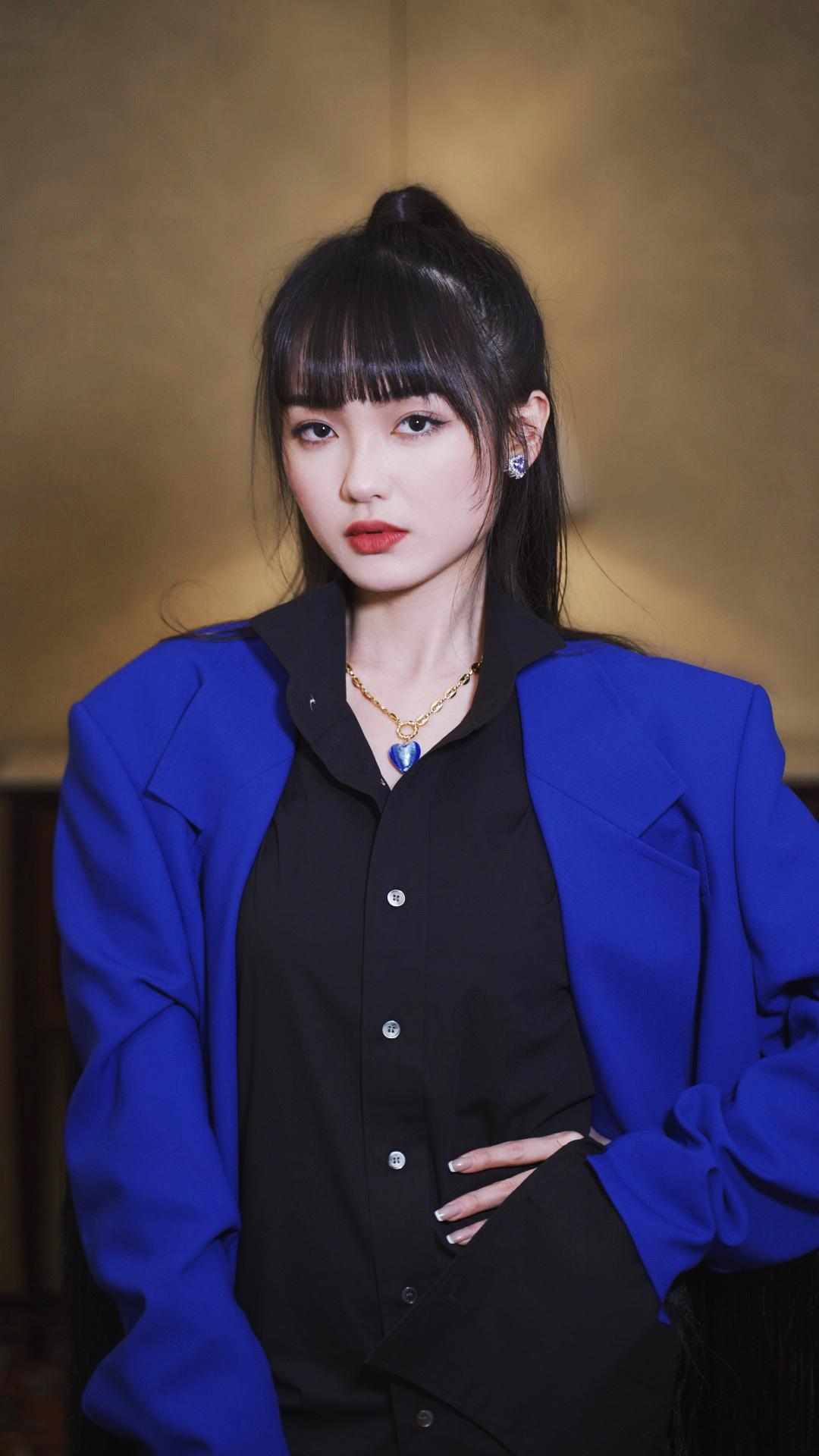 王乃迎从抖音头部红人到偶像女团出道,这一路上的转变与突破与本次大