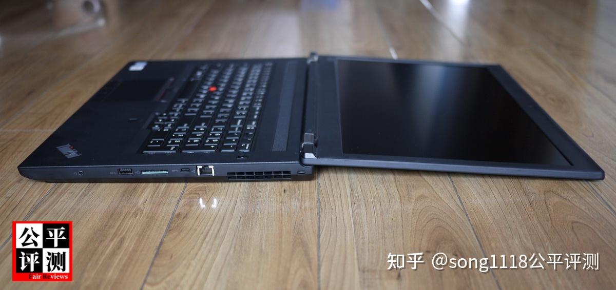 旁邊是紙盒隔離包裝的電源:從上代thinkpad p72開始電池內置,所以紙盒