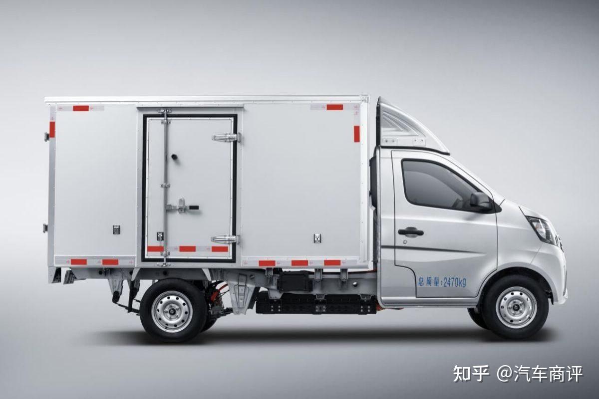 低成本大空间长续航新长安星卡ev1398万起上市