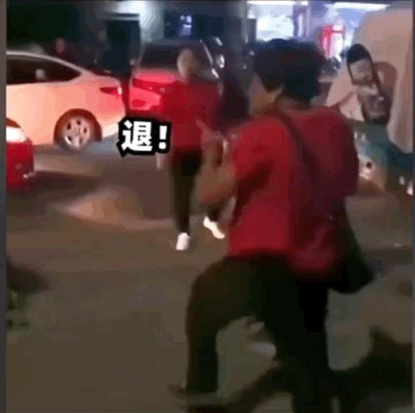 抖音超火的大妈退退退🤺退🤺退🤺表情包系列 - 知乎