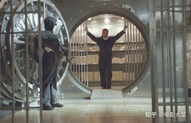 抢劫不但需要勇气,更得需要智商,10部抢钱类电影 - 知乎