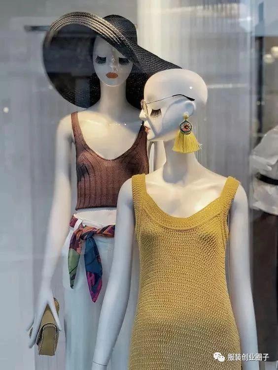 橱窗模特穿得好服装店人气高到爆棚