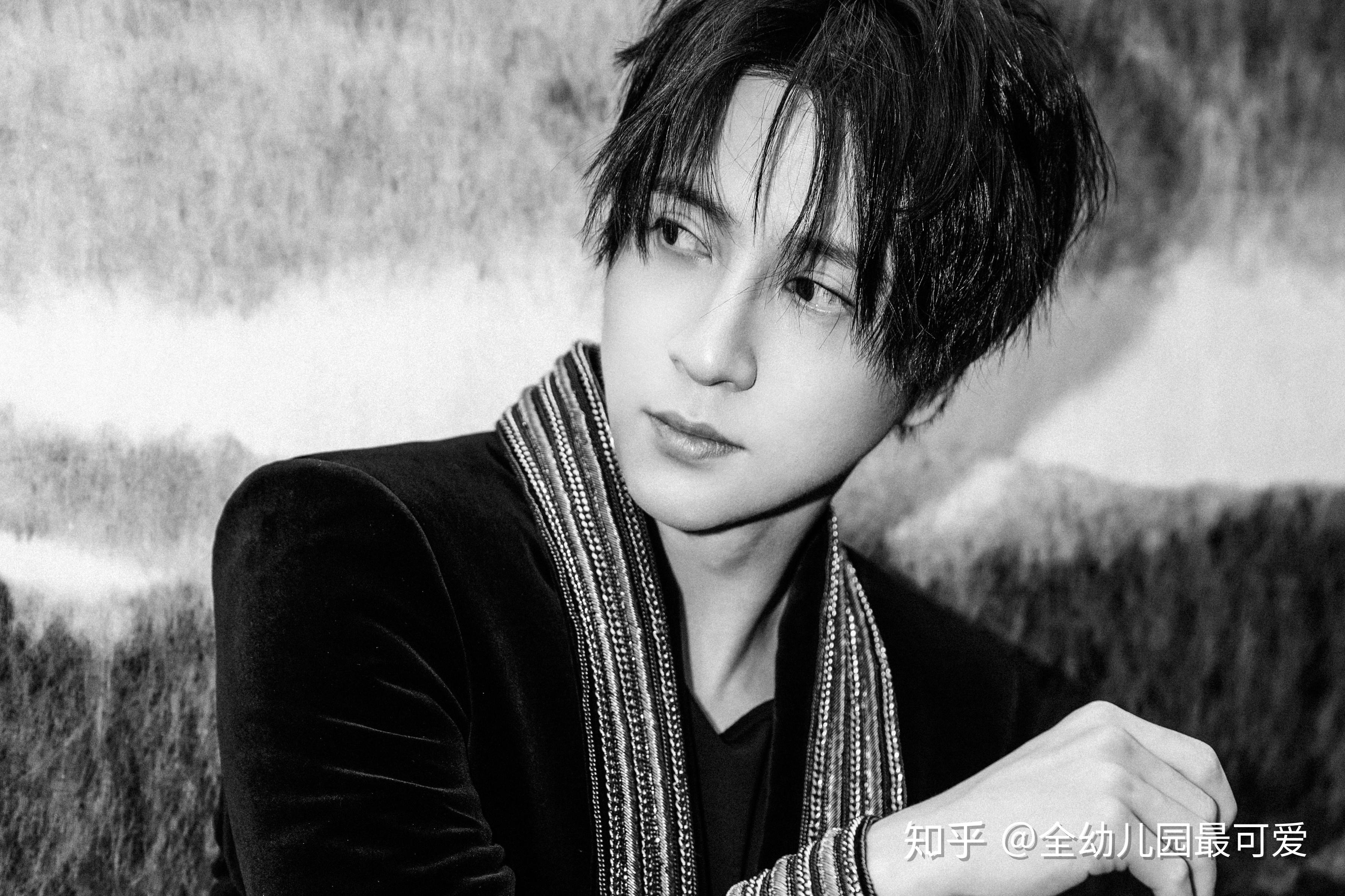 有没有薛之谦的高清图片好看的治愈的笑