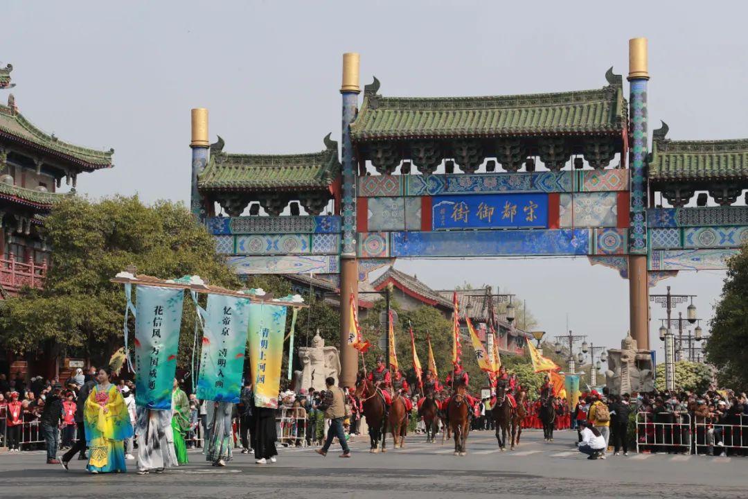 巡游线路:清明上河园迎宾门广场—龙亭环湖西路—宋都御街—新街口