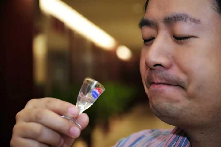 一喝酒就"上头"?这是身体在警告你!