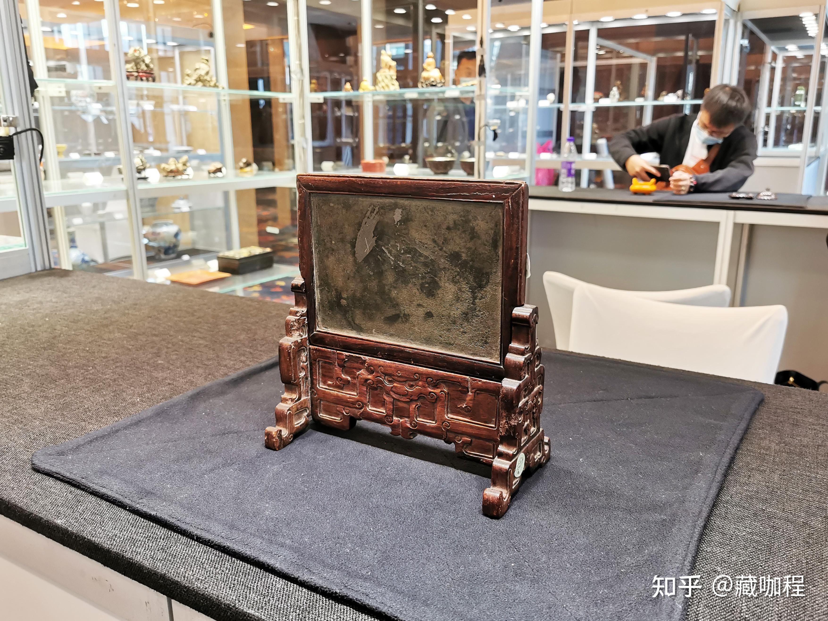 底座一体化设计,黄花梨雕兽面纹嵌铜小插屏 - 知乎