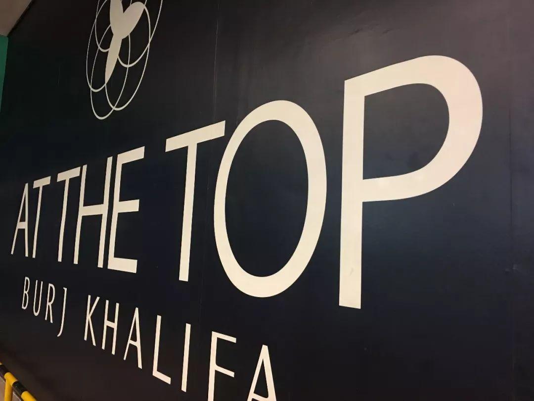 我是世界上第一个在哈利法塔上自拍婚纱照的人