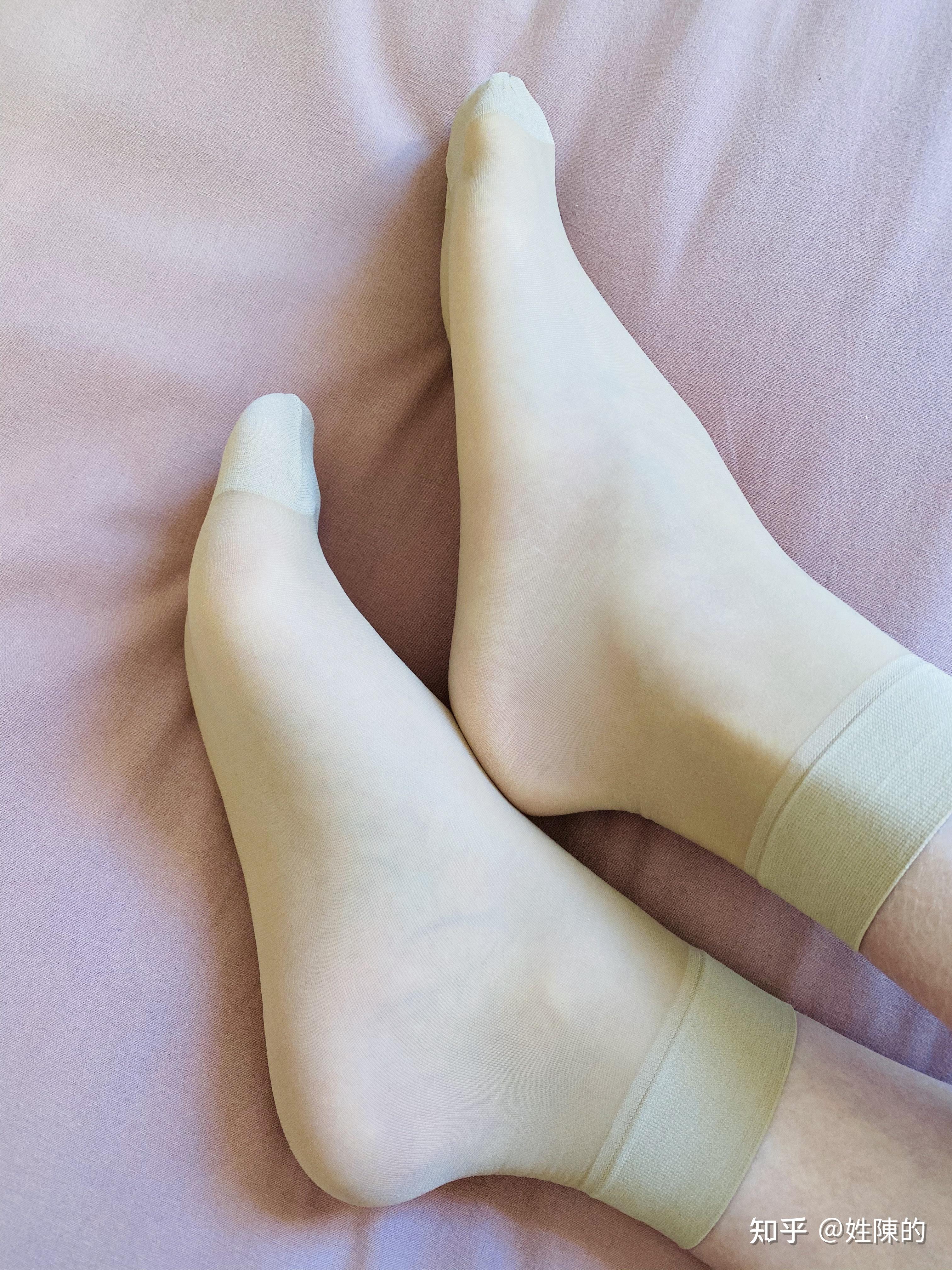 作为大学里的女孩子,你觉得短的肉丝袜土吗? - 知乎