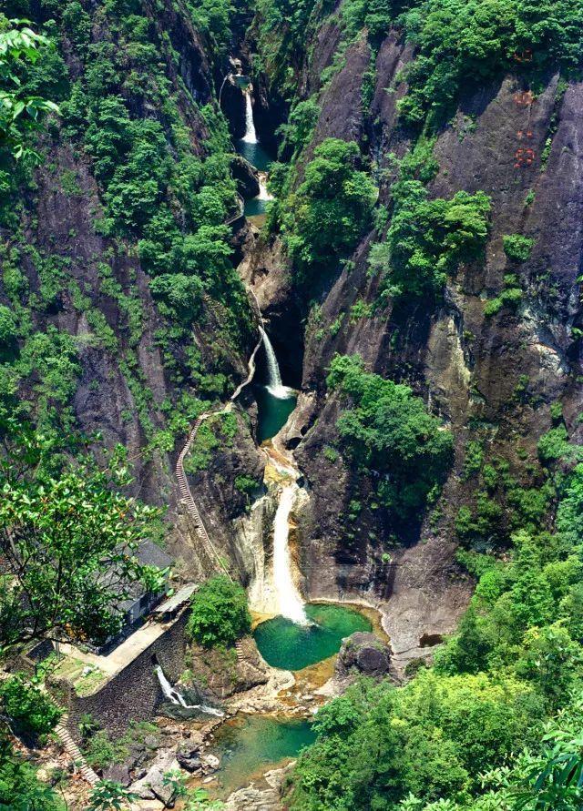 龙麒源景区地貌原始森林考察好去处景区由龙麒山,金碧滩,龙麒峡,语