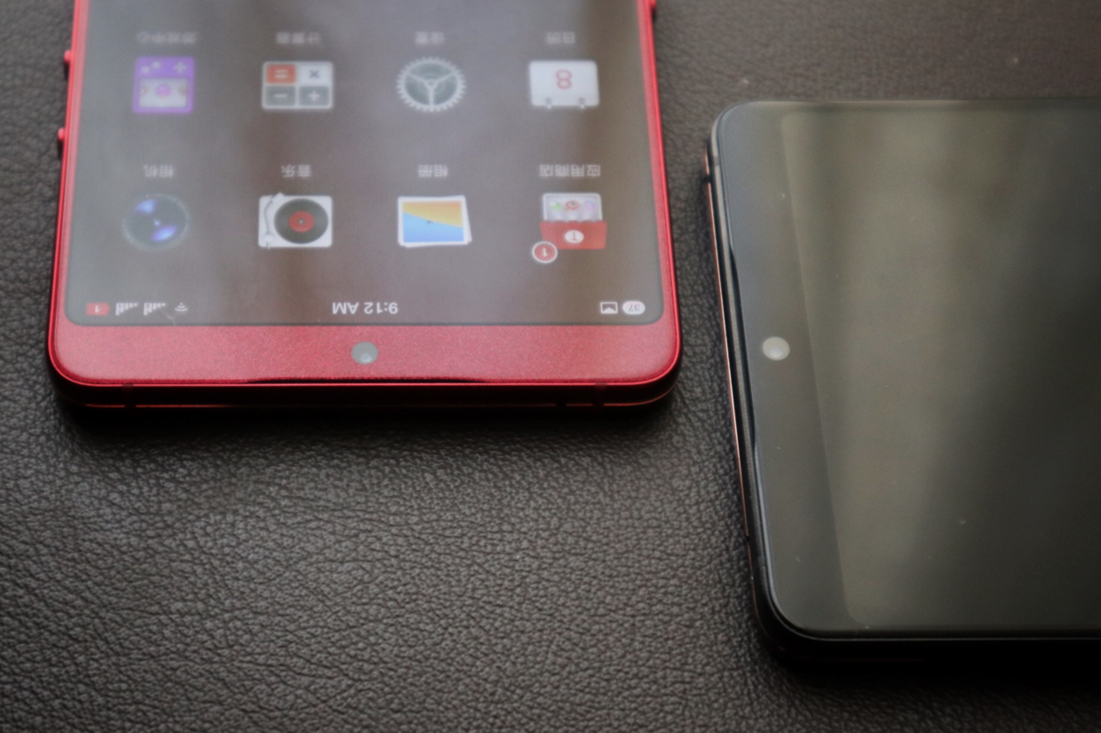 根据之前的资料显示,坚果pro2的这块18:9比例1080p 屏幕应该是来自