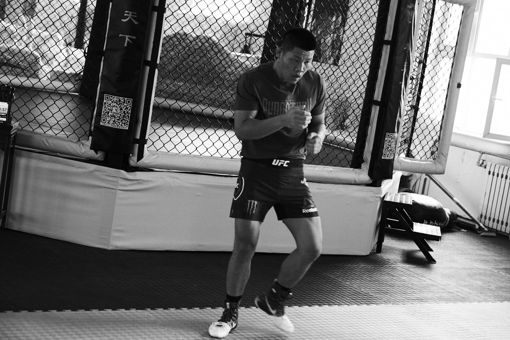 中国ufc第一人李景亮在全世界实力怎么样