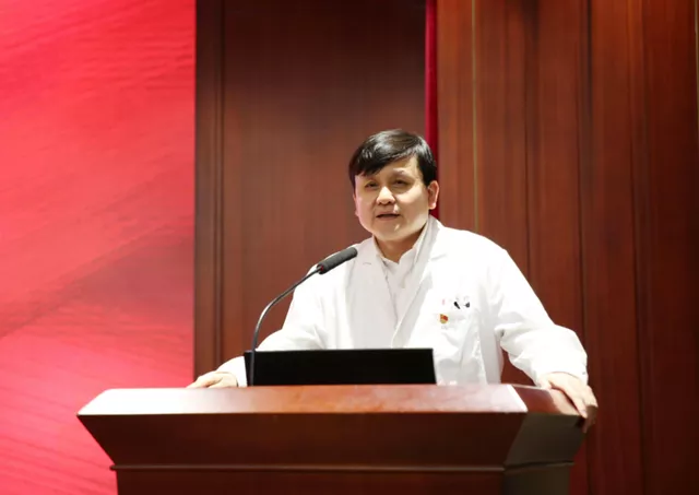 剥开赵盛烨的画皮,学者评"张文宏风波"