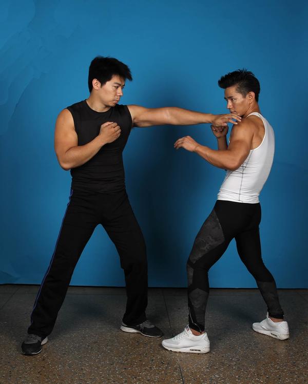 格斗组合五套讲解视频(格斗组合拳5套慢动作部队)