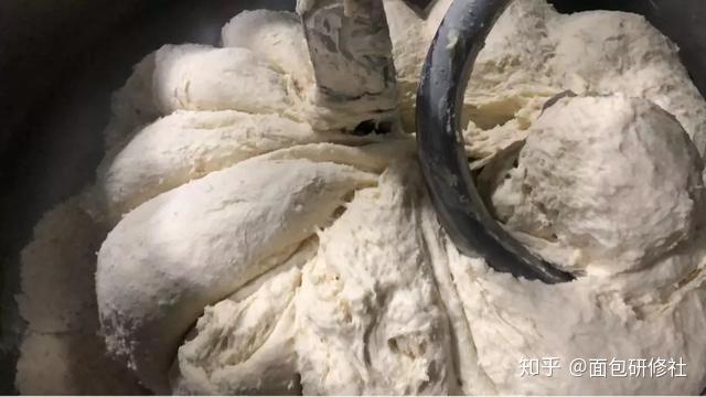 烘焙乾貨丨不浪費原料第一步掌握麵糰攪拌狀態