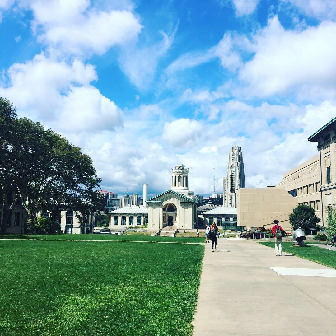 cmu离市区有一段距离,像多数大学一样,让学生可以安心学习.