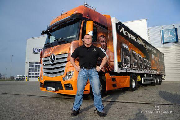 当人间力王踏上格斗擂台.