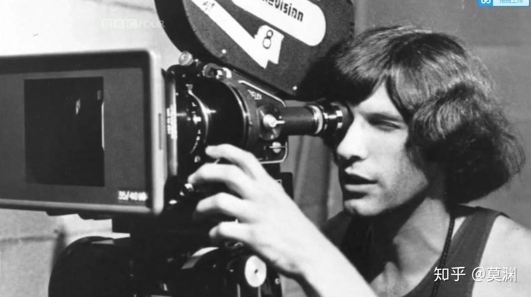 正当乔治·罗梅罗[3]对传统的怪诞恐怖元素进行重构时,一位加拿大导演