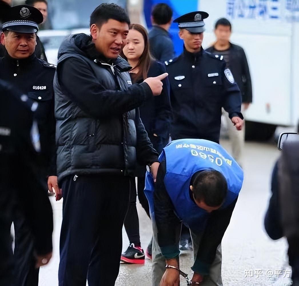 看着女儿的屁股禽兽父亲忍不住了 禽兽父亲五年侵犯女儿上百次，最终导致怀孕- 知乎