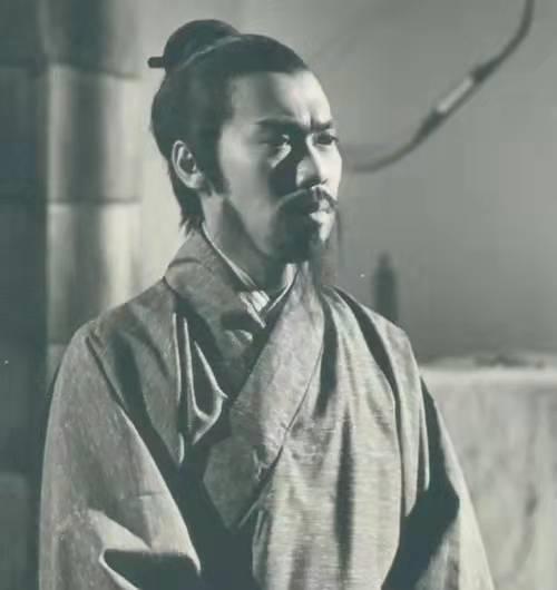 危急时刻,我和文天祥一个发小刘子俊忽然大喊一声:"我是文天祥.