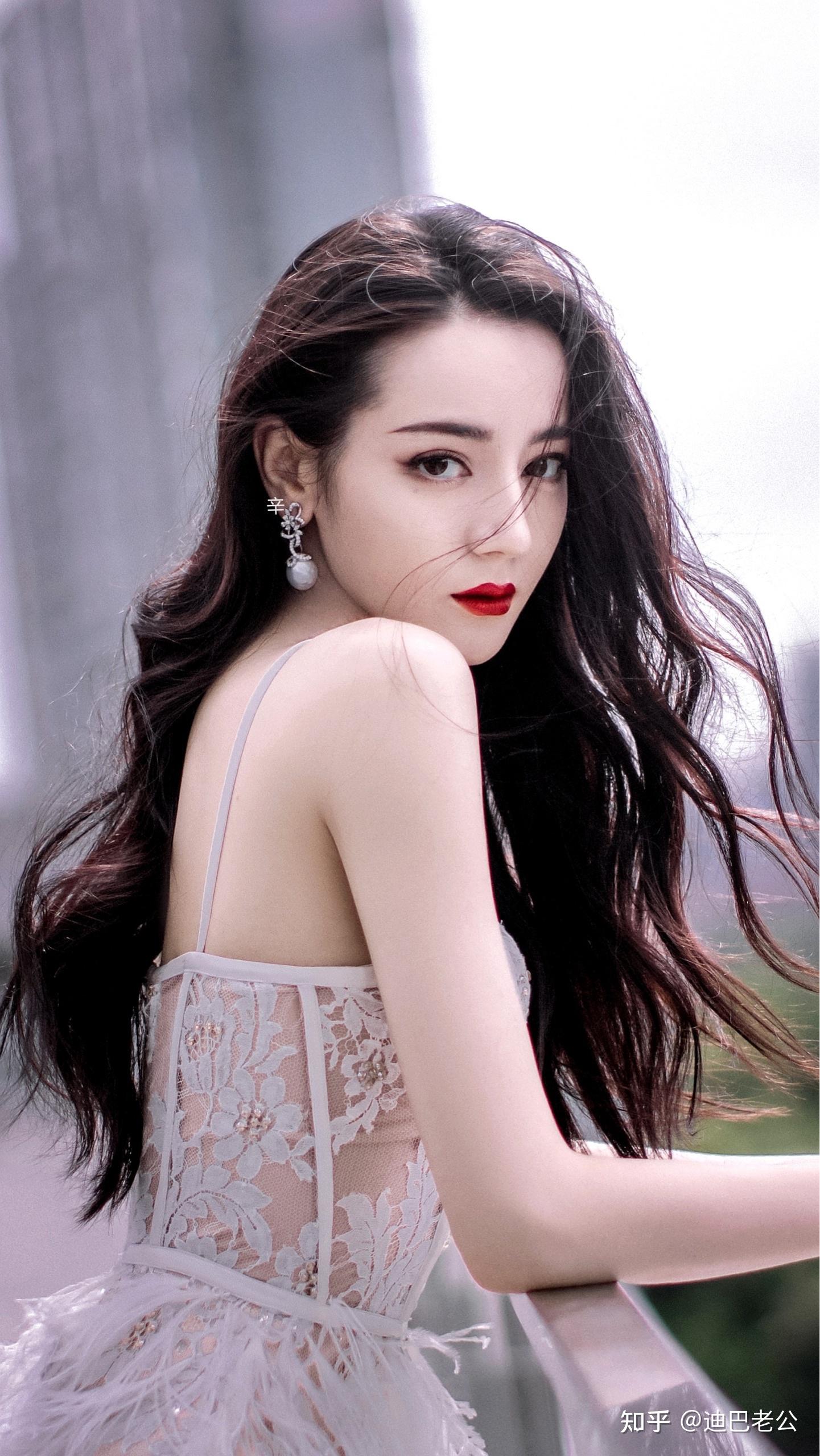 有没有迪丽热巴的神图分享呀